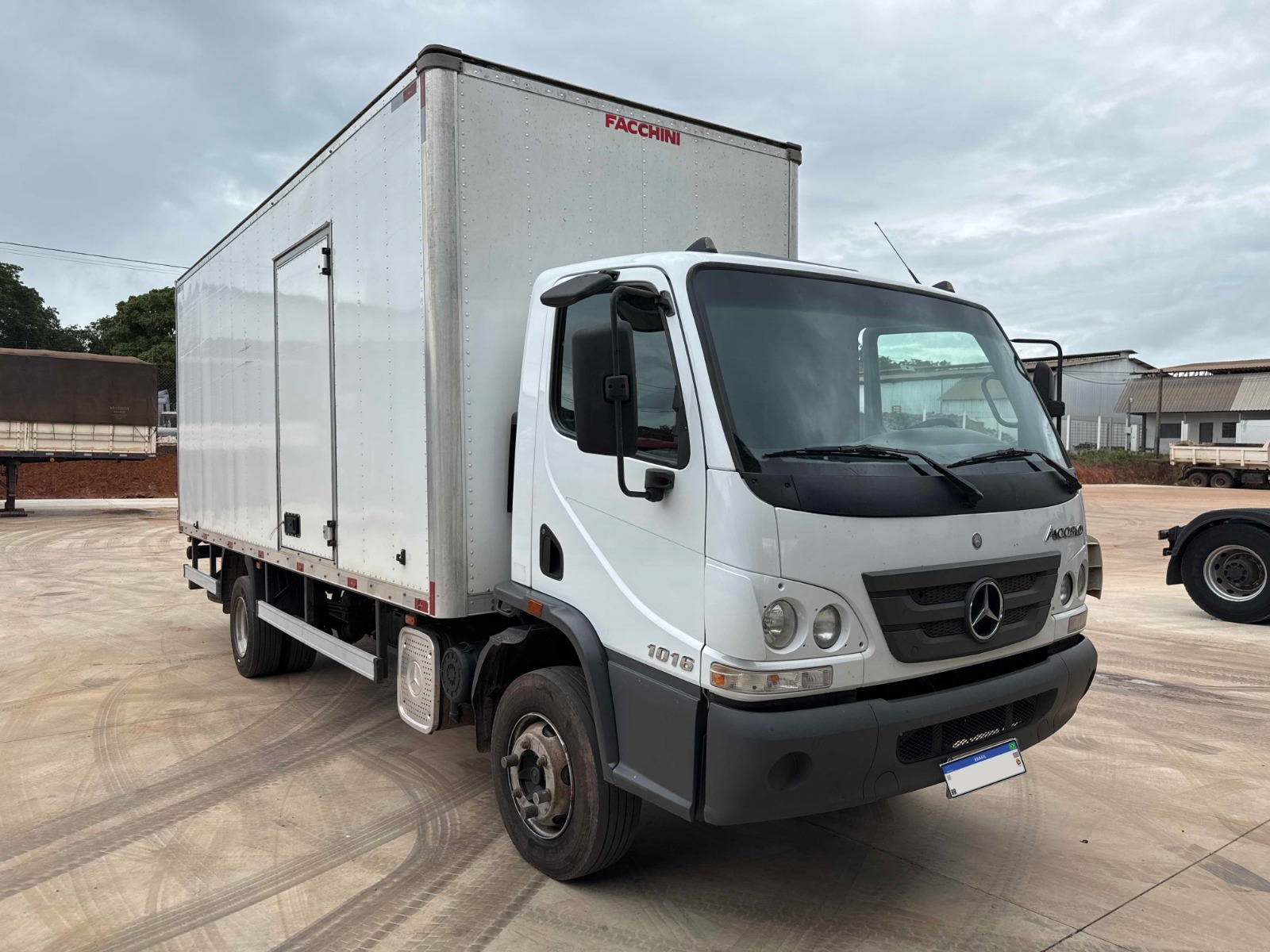  Mercedes-Benz Accelo 1016 CE 4x2 21/21
